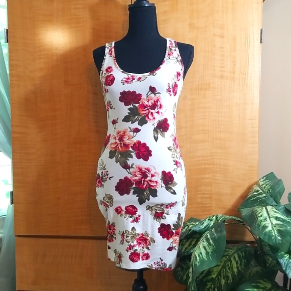 Fashion Nova Dresses & Skirts - NWOT Fashion Nova bodycon dress in sz.S🔥PRICE FIRM🔥